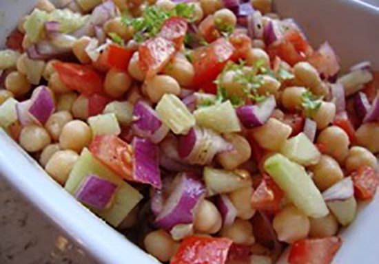 Spicy chickpea and cucumber salad