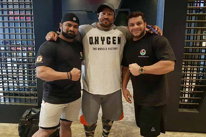 Yunus Shaikh and Wahid bamboowala with Roelly Winklaar in Kuwait