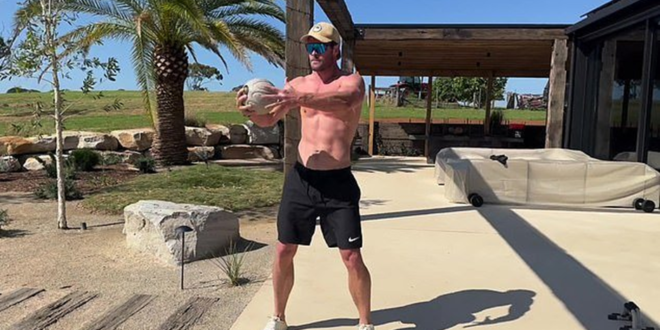 Chris Hemsworth Flaunts His Six Pack Abs As He Goes Shirtless To Share